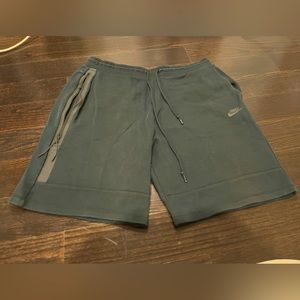 NIKE tech fleece black shorts size XXL